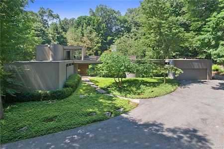 130 Old Roaring Brook Rd New Castle, NY 10549