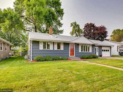 2067 Hyacinth Avenue E Saint Paul, MN 55119