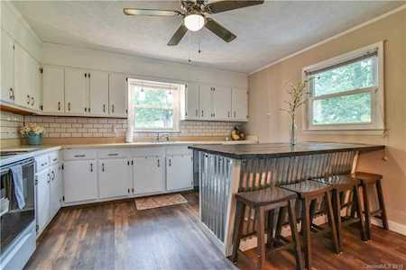 18 Rainbow Ridge Dr Waynesville, NC 28786