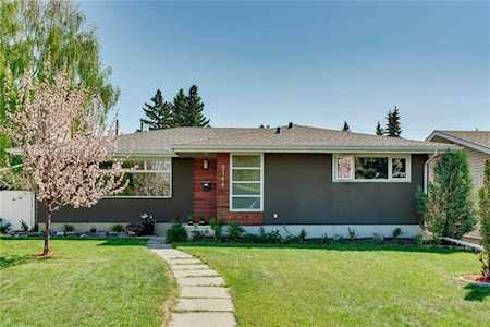 5144 Barron Drive NW Calgary, AB T2L 1L6
