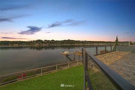 121 Bella Bella Dr Fox Island, WA 98333