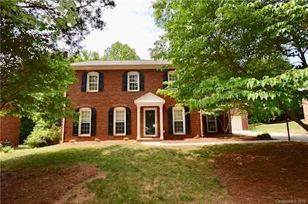 8121 High Oaks Ln Charlotte, NC 28277