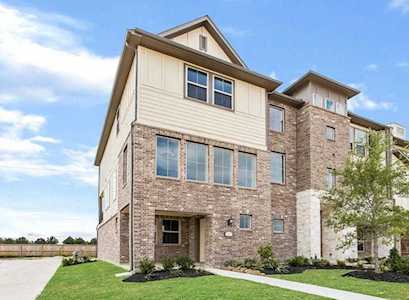 18303 Crystal Knoll Dr Cypress, TX 77433