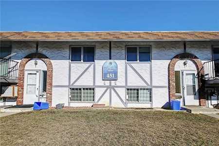 451 Huntsville Crescent NW #3 Calgary, AB T2K 4W3