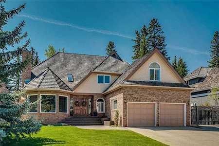109 Patton Court SW Calgary, AB T2V 5G3