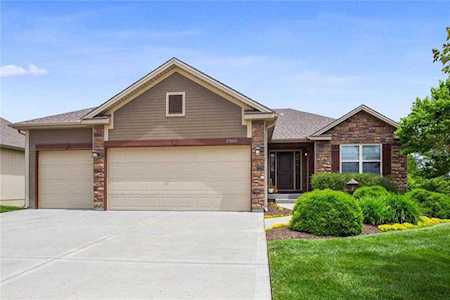17801 Greyhawke Rdg Dr Smithville, MO 64089