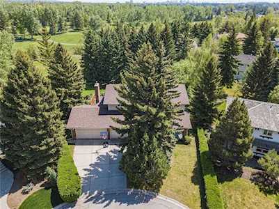 812 Varsity Estates Place NW Calgary, AB T3B 3X3