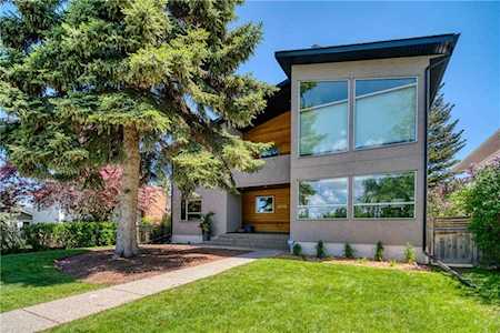 4416 15 Street SW Calgary, AB T2T 4B2
