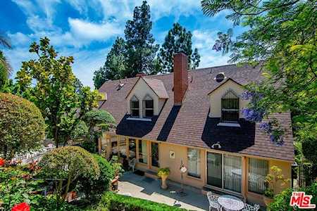 2420 Glendower Avenue Los Angeles, CA 90027
