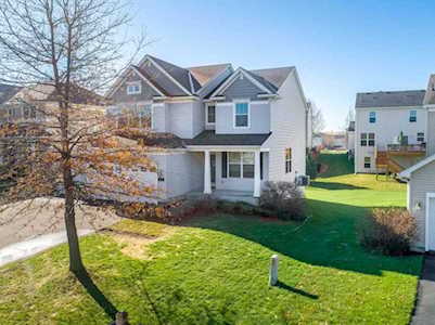 754 Lake Ridge Drive Woodbury, MN 55129