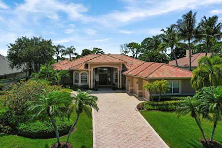 8227 Lakeview Drive West Palm Beach, FL 33412