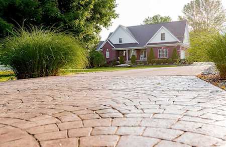 3817 Carriage Hill Dr Crestwood, KY 40014