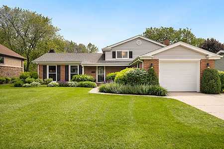 2017 N Elizabeth Dr Arlington Heights, IL 60004