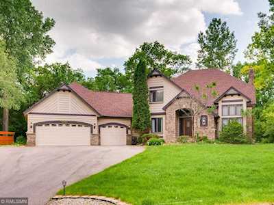 2209 Wildwood Court Burnsville, MN 55306