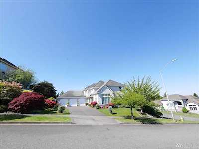 4201 Crystal Lane Loop SE Puyallup, WA 98372