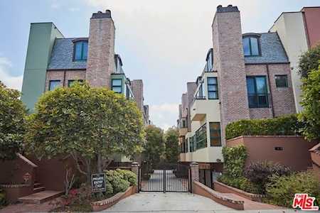 2323 S Beverly Glen #2 Los Angeles, CA 90064