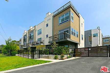 2753 Waverly Drive #1105 Los Angeles, CA 90039