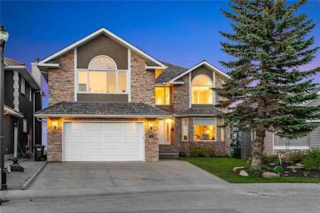 88 Christie Park View SW Calgary, AB T3H 2Y7