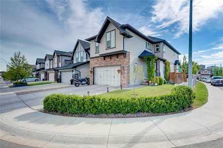 150 Hillcrest Circle SW Airdrie, AB T4B 0Y5