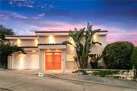 11689 Laurelwood Drive Studio City, CA 91604