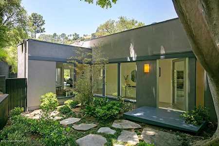3873 Hampstead Road La Canada Flintridge, CA 91011