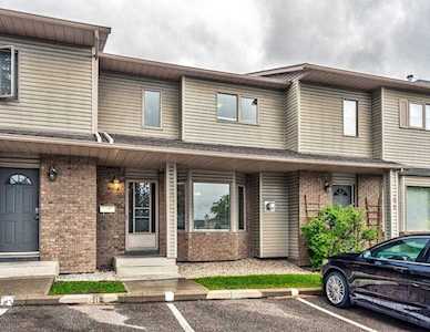 45 Patina Park SW Calgary, AB T3H 3E1