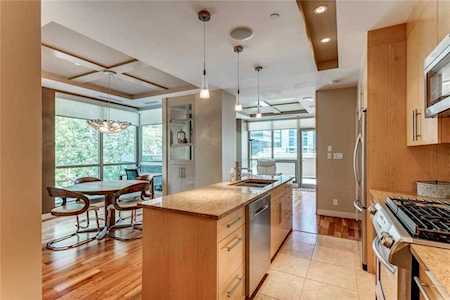 701 3 Avenue SW #203 Calgary, AB T2P 5R3