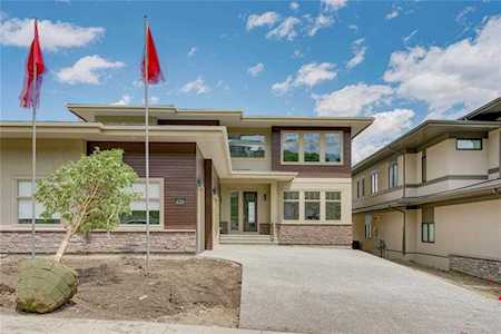 426 Patterson Boulevard SW Calgary, AB T3H 3N6