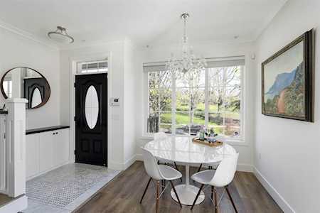 322 W 62nd Avenue Vancouver, BC V5X 2E3