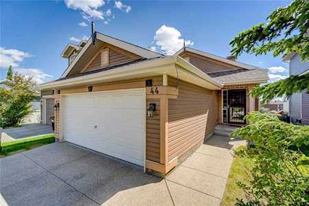 44 Bridlepost Green SW Calgary, AB T2Y 3X6
