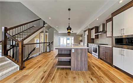 828 19 Avenue NW Calgary, AB T2M 0Z3