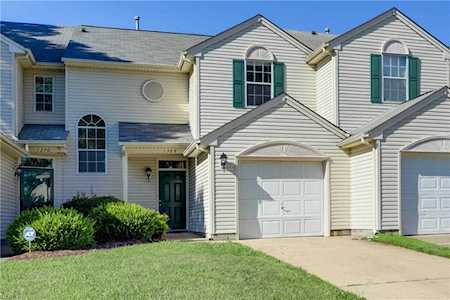 1368 Lake Dr Newport News, VA 23602