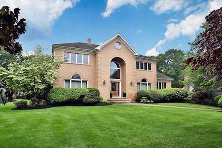 188 Sanborn Ln Reading, MA 01867