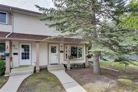 176 Woodmont Terrace SW Calgary, AB T2W 4Z4