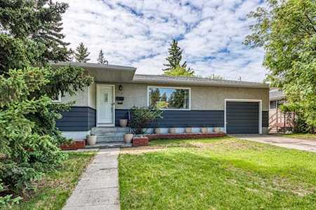 971 Northmount Drive NW Calgary, AB T2L 0B1