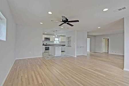 2315 Inadale Avenue Dallas, TX 75228