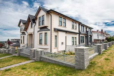 4018 Gilpin Street Burnaby, BC V5G 2Y4