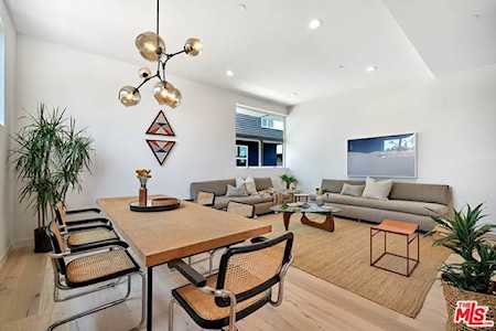 2923 S Cloverdale Avenue Los Angeles, CA 90016