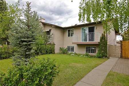 3539 Cedarille Drive SW Calgary, AB T2W 3J4