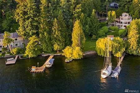 11645 Holmes Point Dr NE Kirkland, WA 98034