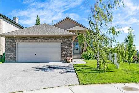60 Everglade Circle SW Calgary, AB t2y 4n4