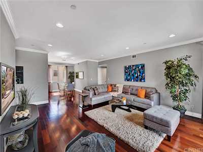 11280 La Maida Street #401 North Hollywood, CA 91601