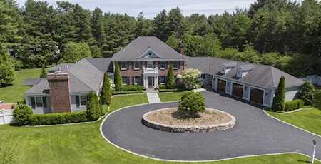 568 Wellesley Street Weston, MA 02493