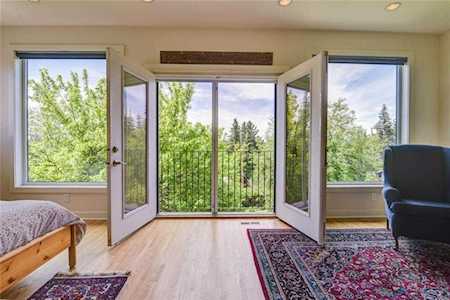 47 Cambridge Road NW Calgary, AB T2K 1R1