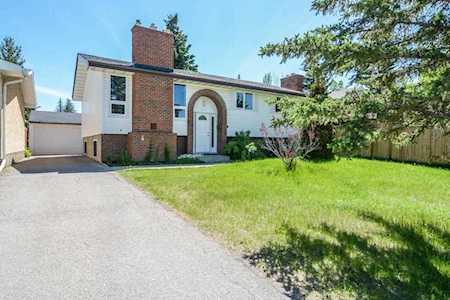 207 Brookpark Drive SW Calgary, AB T2W 2W7
