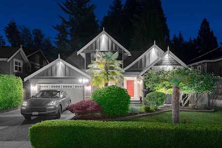 3906 Hillcrest Avenue North Vancouver, BC V7R 4B6
