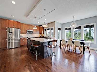 43 Elgin Estates Hill(s) SE Calgary, AB T2Z 4P9