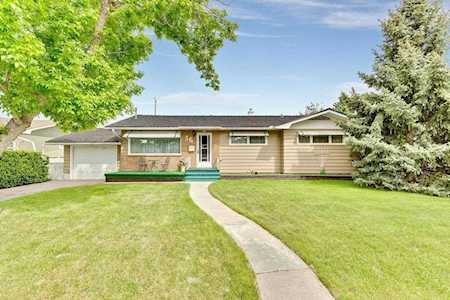 36 Glenview Drive SW Calgary, AB T3E 4H5