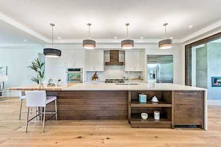 1853 39 Avenue SW Calgary, AB T2T 5S7