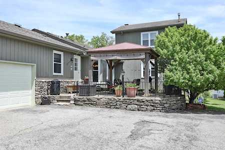 18003 Arlington Meadows Ct Fisherville, KY 40023